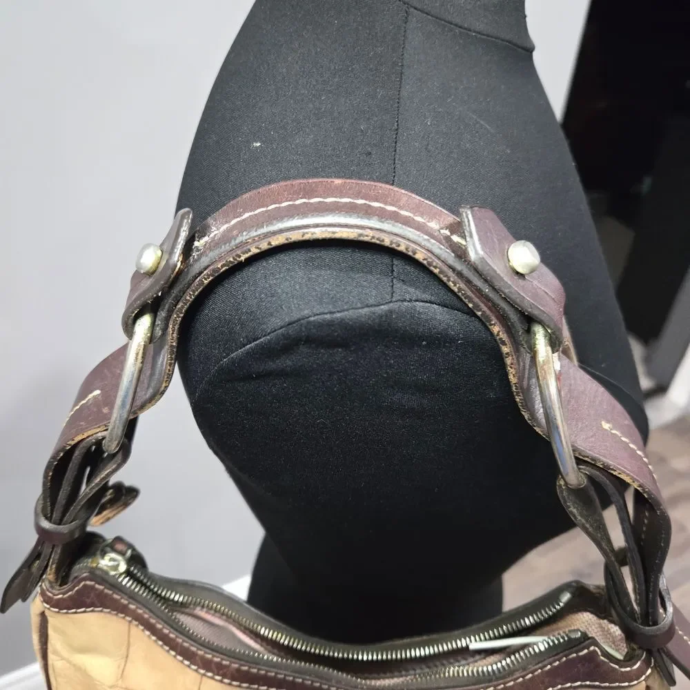 🐢 Dooney & Bourke Croc Embossed Leather Circle Bag.